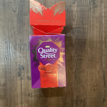 Nestle Quality Street Strawberry Delight Christmas Cracker 250g