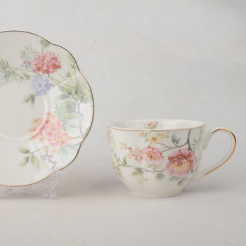 Camillia Vine Scallop Teacup Saucer. Set of 4